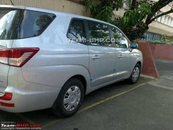 2014-ssangyong-rodius-india-1