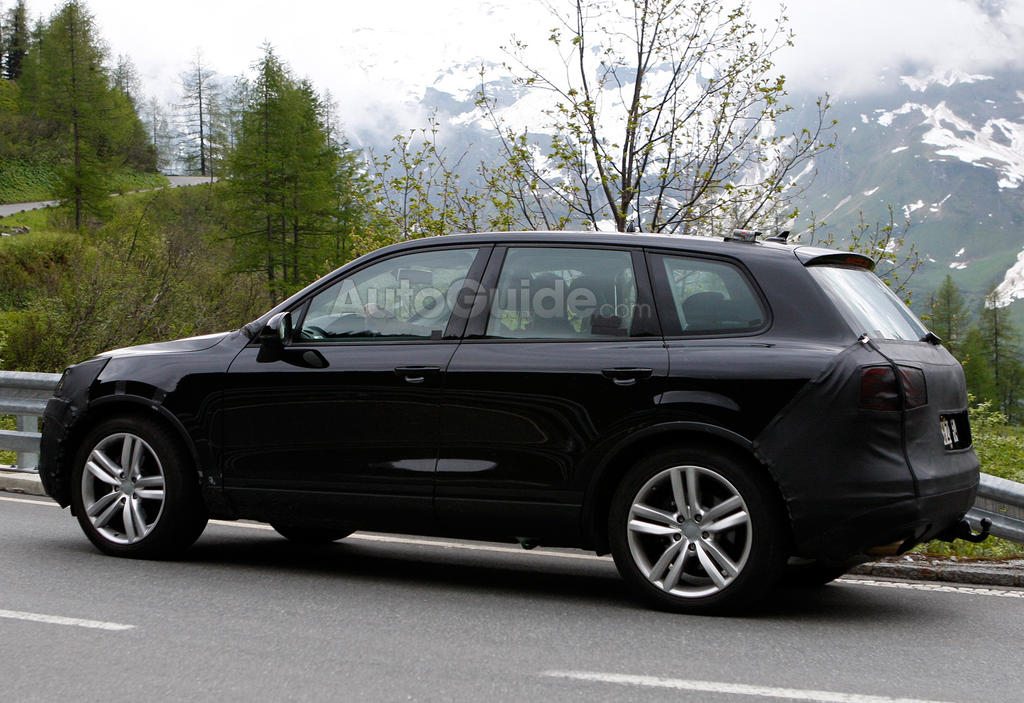 2015 Volkswagen Touareg spy shot