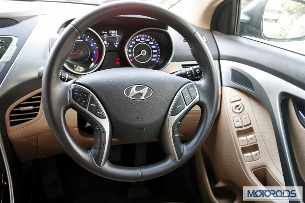 Hyundai elantra Fluidic India review (33)