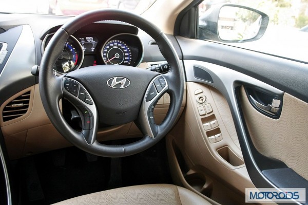 Hyundai elantra Fluidic India review (36)