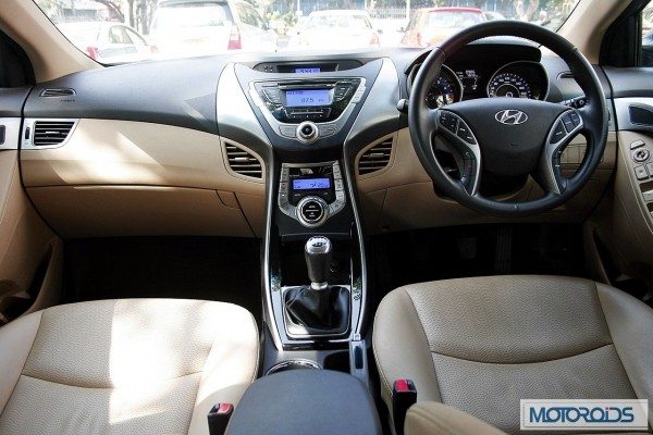 Hyundai elantra Fluidic India review (37)