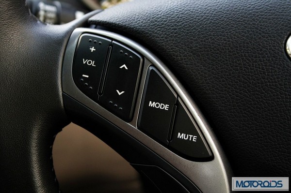 Hyundai elantra Fluidic India review (4)