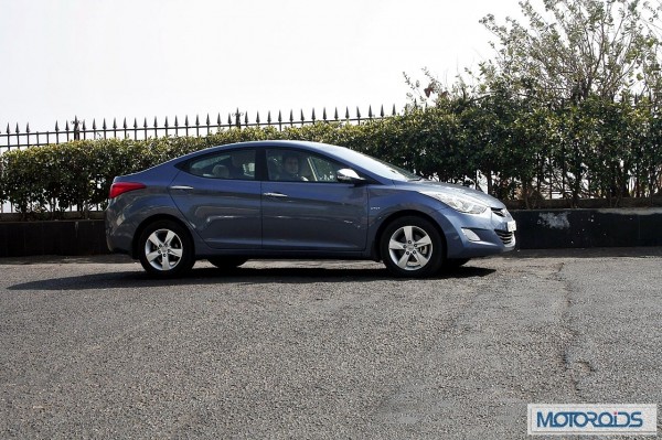 Hyundai elantra Fluidic India review (43)