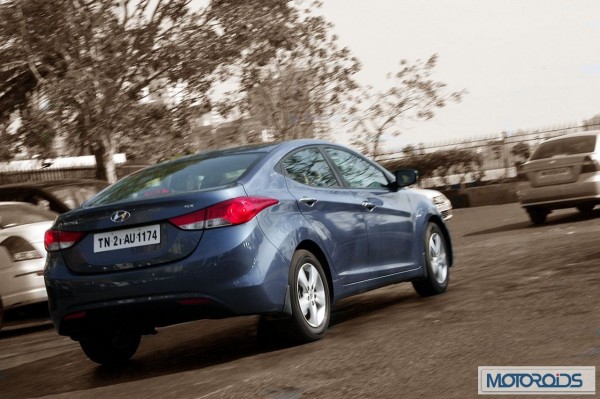 Hyundai elantra Fluidic India review (45)