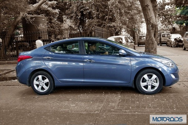 Hyundai elantra Fluidic India review (50)