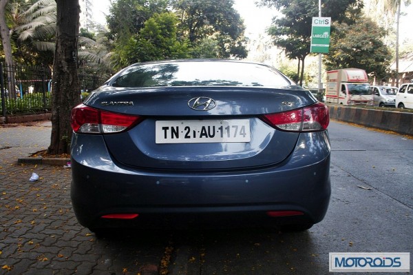 Hyundai elantra Fluidic India review (51)