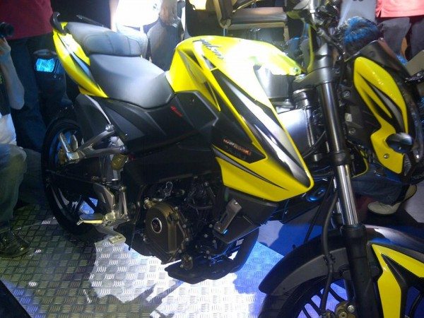 Kawasaki-Bajaj-Pulsar-200NS-Indonesia-4