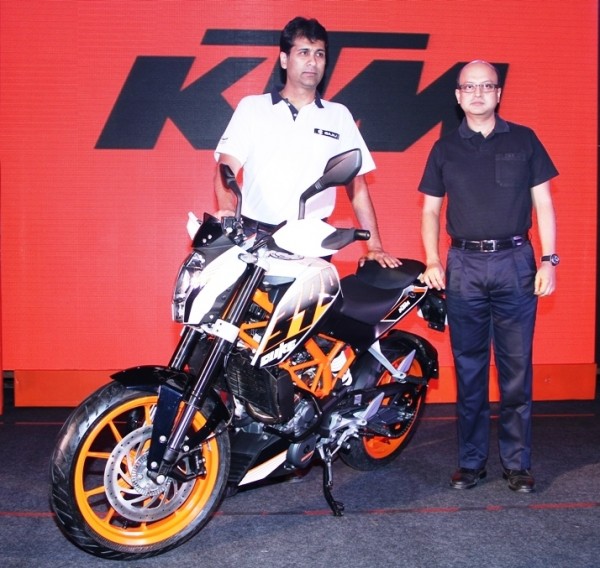 Mr. Rajiv Bajaj, MD and Mr. Amit Nandi, VP _ Probiking, Bajaj Auto Ltd. with the newly launched KTM Duke 390