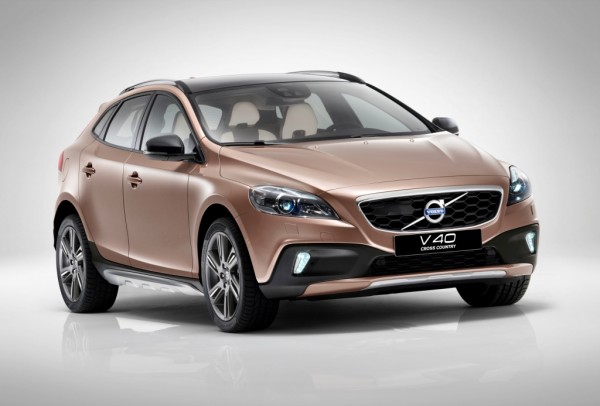 Volvo-V40-India-Price-features-diesel-engine-1