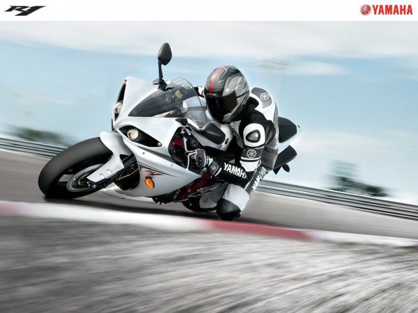 Yamaha-YZF-R1-india-price