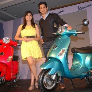 Bollywood heartthrob Sidharth Malhotra unveiled the Vespa VX in two distinctly different colours