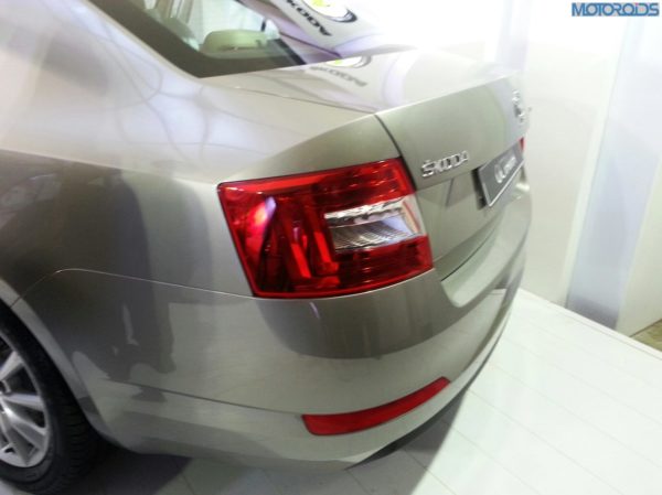 2013-Skoda-Octavia-India-launch-pics-specs-1 (11)