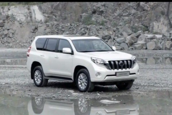 2014-Toyota-Land-Cruiser-Facelift-Pics- (1)