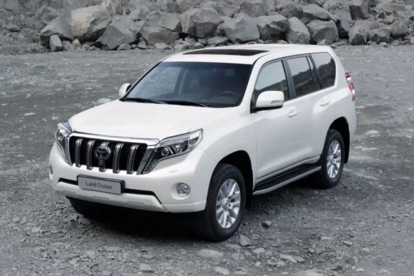 2014-Toyota-Land-Cruiser-Facelift-Pics- (2)