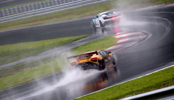 Car Numbers 36 and 2 Chasing Wet Corners in the Qualifying Rounds (1280x738)