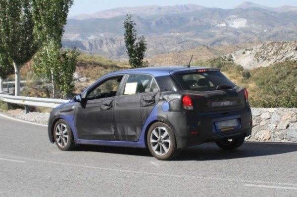 Hyundai-i20-2015-Spy-Photos-3-700x466