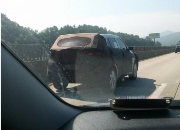 Hyundai-mini-SUV-spied-in-Korea-Rear