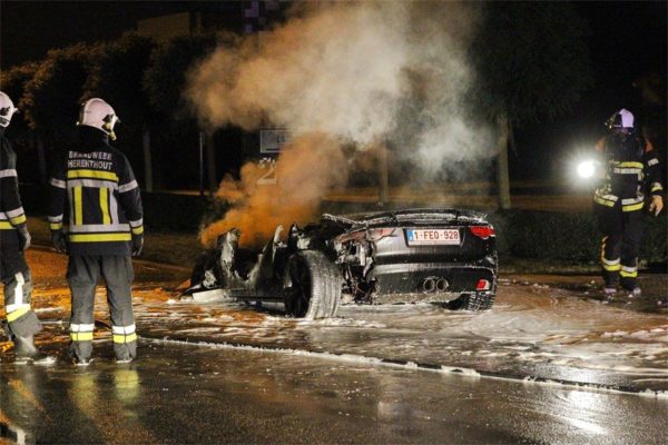 Jaguar-F-Type-fire-incident (10)