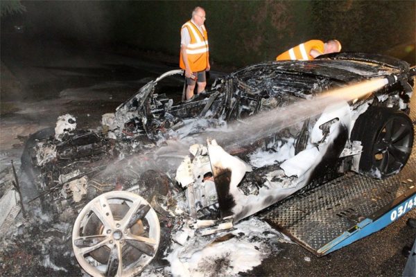 Jaguar-F-Type-fire-incident (12)