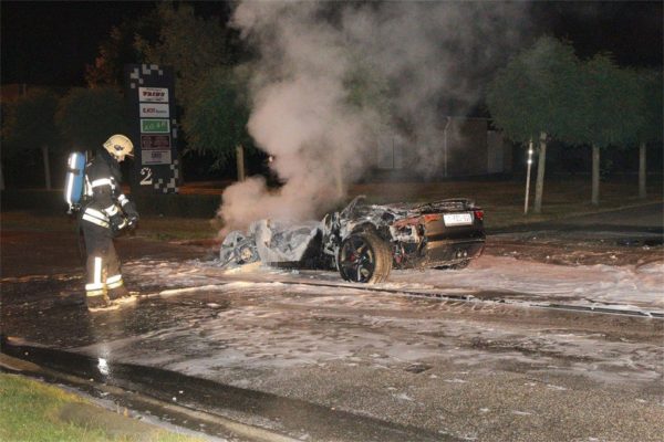 Jaguar-F-Type-fire-incident (6)