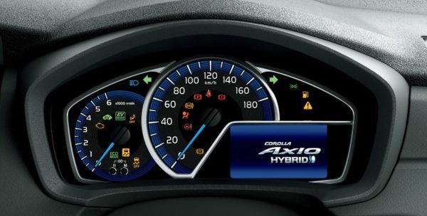 Toyota-Corolla-Axio-Hybrid-Japan-instrument-console