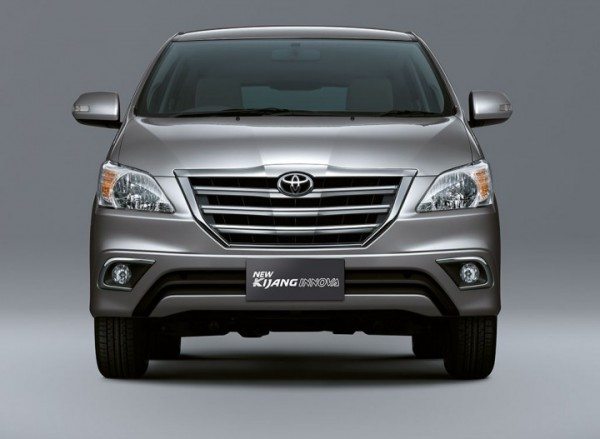 Toyota-Innova-Facelift-india-launch-1
