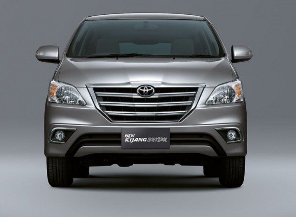 Toyota-Innova-Facelift-india-launch-1