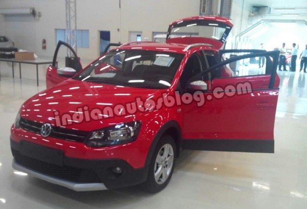 VW-Cross-Polo-spied