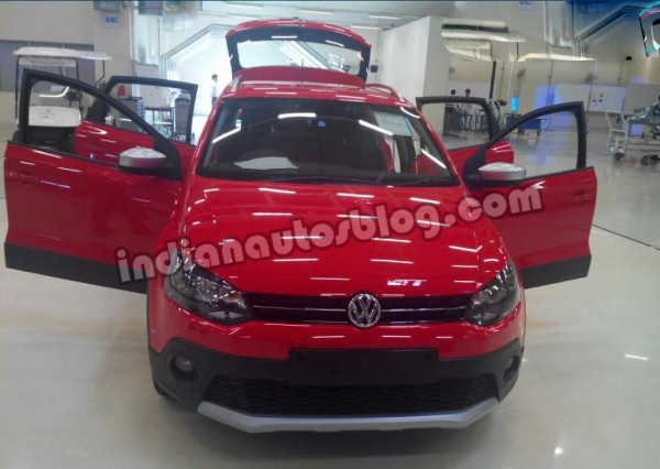 VW-Cross-Polo-spied-doors-open