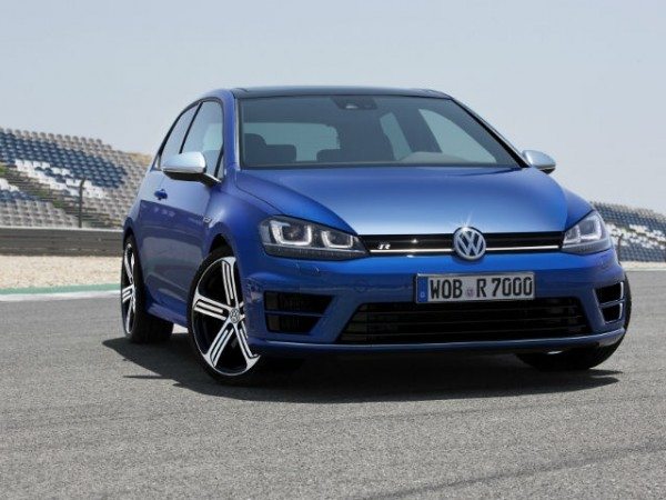 2013-volkswagen-golf-r-wallpaper