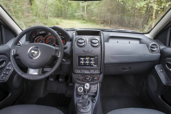 2014-Dacia--Renault-Duster-Pics- (2)