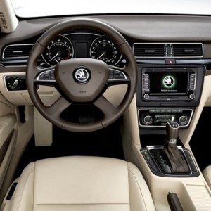 Skoda Superb facelift images motoroids