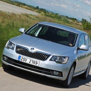 Skoda Superb facelift images motoroids