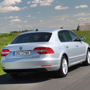 Skoda Superb facelift images motoroids