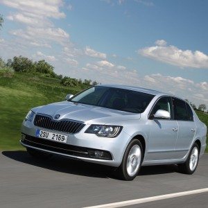 Skoda Superb facelift images motoroids