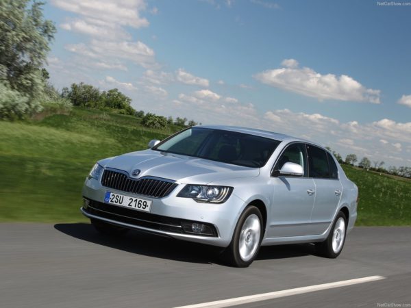 2014 Skoda Superb facelift images motoroids (7)