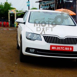 Skoda Superb facelift images motoroids