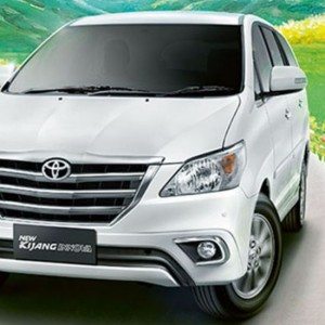 Toyota Innova Facelift India Launch Price Pics