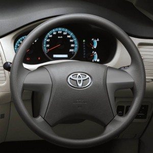 Toyota Innova Facelift India Launch Price Pics