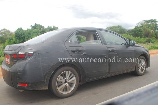 2014-Toyota_corolla_india_launch_2