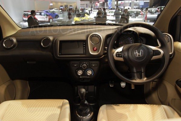 Honda-Mobilio-interior-pics-1