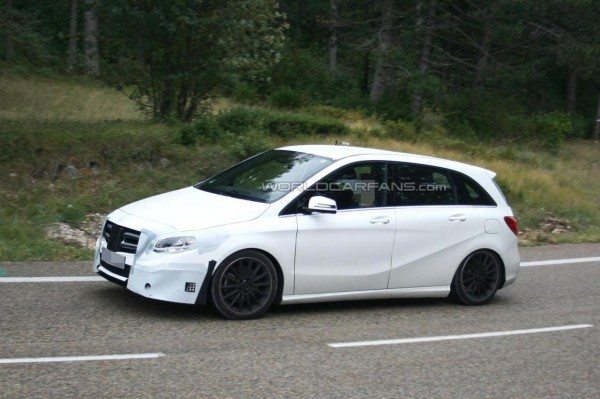 Mercedes-Benz-B-Class-facelift-pics-3