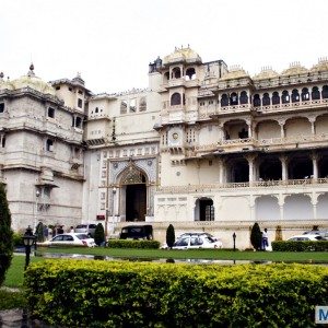 Mumbai Delhi roadtrip via Udaipur and Jaipur in Skoda Superb