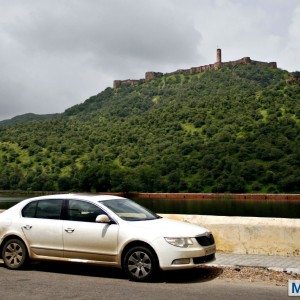 Mumbai Delhi roadtrip via Udaipur and Jaipur in Skoda Superb