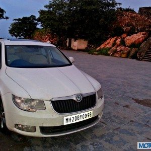 Mumbai Delhi roadtrip via Udaipur and Jaipur in Skoda Superb