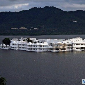 Mumbai Delhi roadtrip via Udaipur and Jaipur in Skoda Superb