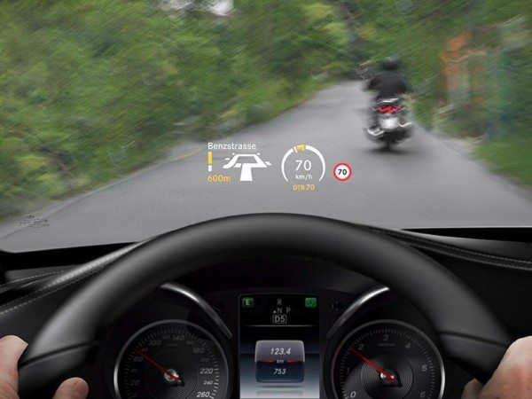 2015-Mercedes-C-Class-Features-HUD