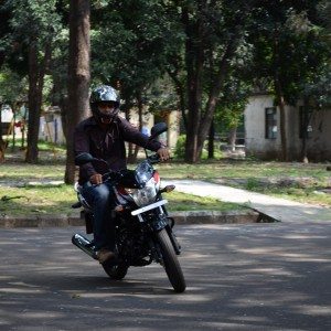 Bajaj Disover M Review pics specs