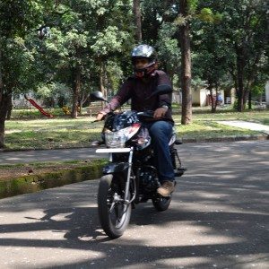 Bajaj Disover M Review pics specs