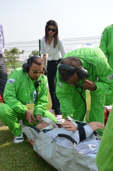 Dr. Priyadarshani Pal Singh instructing the Apollo doctors during extrication